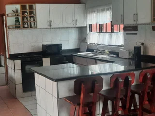 Jan month specail R200pppn. 20 sleeper self-catering holiday house 16mins walk to beaches .