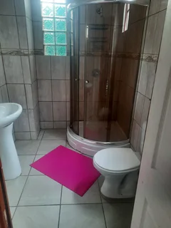 JAN MONTH SPECAIL R200PPPN,  20 SLEEPER SELF-CATERING HOLIDAY HOUSE CLOSE TO BEACHES AND SHOPS.