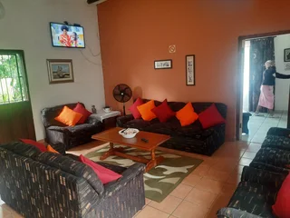 JAN MONTH SPECAIL R200PPPN,  20 SLEEPER SELF-CATERING HOLIDAY HOUSE CLOSE TO BEACHES AND SHOPS.