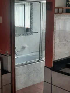 JAN MONTH SPECAIL R200PPPN,  20 SLEEPER SELF-CATERING HOLIDAY HOUSE CLOSE TO BEACHES AND SHOPS.