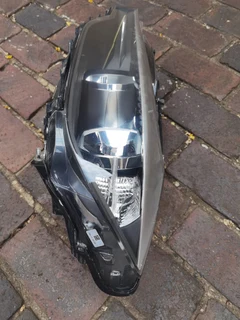 BMW F30 NON XENON HEADLIGHT  R2600