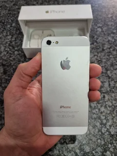 IPHONE 5 16GB CELLPHONE FOR SALE - GOOD CONDITION
