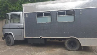 CAMPER / TOURING TRUCK