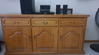 Dining Room Suite  Oak  8 Seater  Extendable Table  Sideboard Credenza  Oak dining room suite