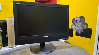 Lenovo ALL-IN-ONE i5 Desktop Computer