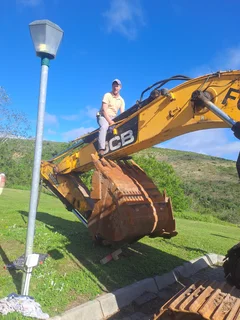 Looking for Farm manager/Maintenance work