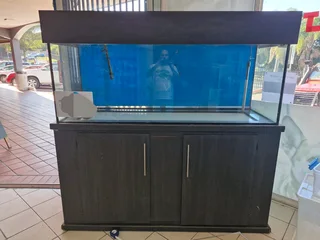 6ft Fish Tank with Stand Lid and Cannister Filter
