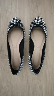 Ladies size 3 shoes
