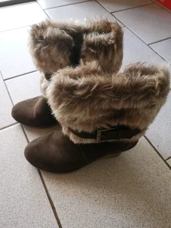 Ladies boots size 3 / 4