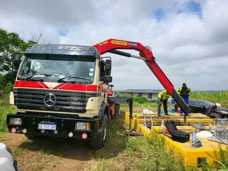 Crane truck/ Rollback hire