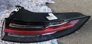 Porsche Cayenne 9Y0 centre reflector / rear taillight for sale