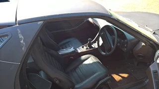 Porsche 928&#39;s stripping for part