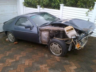 Porsche 928&#39;s stripping for part
