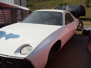 Porsche 928&#39;s stripping for part