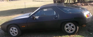 Porsche 928&#39;s stripping for part