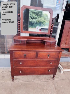 Dressing chest of drawers
