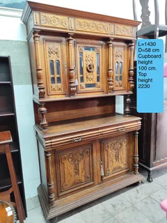 Antique oak buffet cabinet. Circa 1900