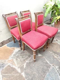Set of 4 antique walnut dining chairs