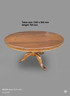 Antique Victorian tilt top walnut Loo table. Circa 19 th century