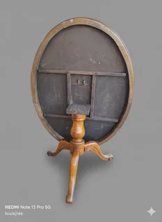 Antique Victorian tilt top walnut Loo table. Circa 19 th century