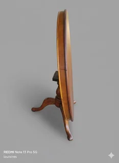 Antique Victorian tilt top walnut Loo table. Circa 19 th century