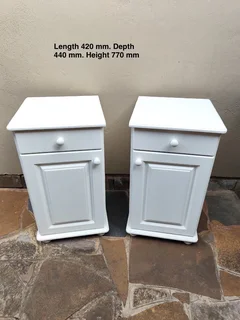 2 x solid pine wood bedside tables