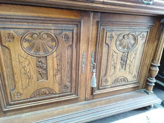 Antique French oak wood buffet/court cupb