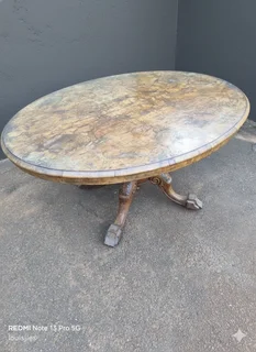 Antique Victorian burr walnut breakfast table. Circa 19 th century
