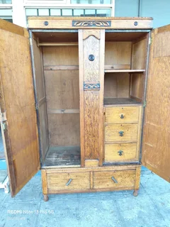 Oak wood 2 door wardrobe