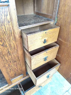 Oak wood 2 door wardrobe