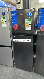 New Midea 173L top freezer fridge