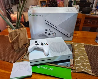Xbox One S, 1Tb for sale: Pietermaritzburg. Please read advert carefully.