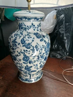 Lamp With Matching Vases