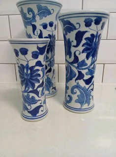 Lamp With Matching Vases