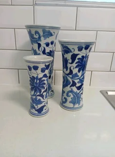 Lamp With Matching Vases