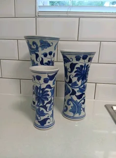 Lamp With Matching Vases