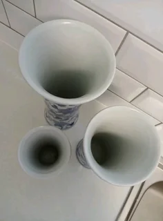 Lamp With Matching Vases