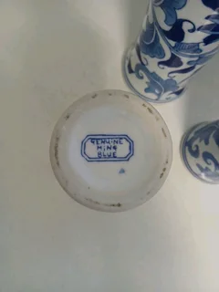 Lamp With Matching Vases