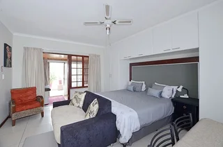 TABLE VIEW - SELF-CATER LUXURY FURNISHED ACCOMMODATION (Ts&amp;Cs)