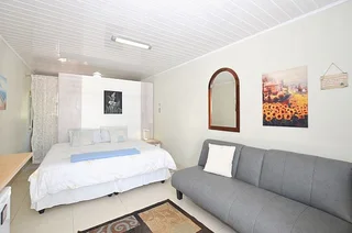 TABLE VIEW - SELF-CATER LUXURY FURNISHED ACCOMMODATION (Ts&amp;Cs)