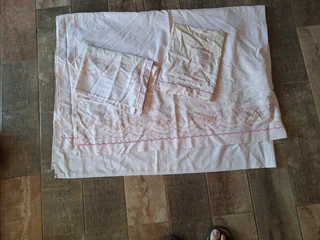 Summer bed sheet and two pillowcases