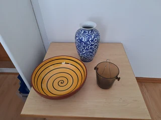 Container for ice cubs, Vase and round platter