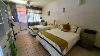 SEAVIEW FLAT IN AMANZIMTOTI FOR SALE!