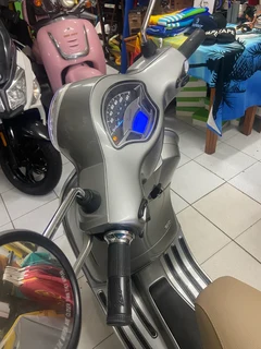 Vespa VXL 150cc 2025 model automatic scooter! Demo model with 170km on the clock