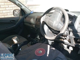 Isuzu Kb300 Dteq Ext Cab 2015 Manual Code 2 Stripping for Spares and Parts!!!