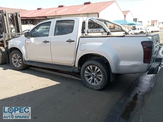 Isuzu KB250 D/cab Manual 2016 Code 3 stripping for Spares and Parts!!
