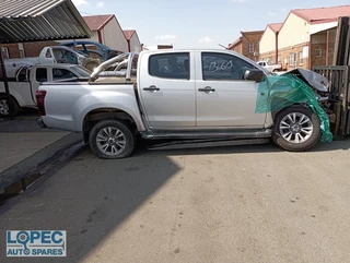 Isuzu KB250 D/cab Manual 2016 Code 3 stripping for Spares and Parts!!