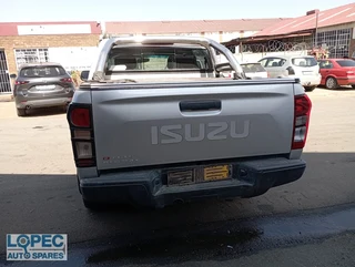 Isuzu KB250 D/cab Manual 2016 Code 3 stripping for Spares and Parts!!