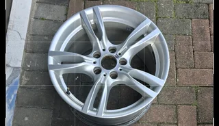 Bmw 18 inch Msport rim. (One only)