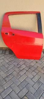 Toyota yaris 2015 6 used right rear door